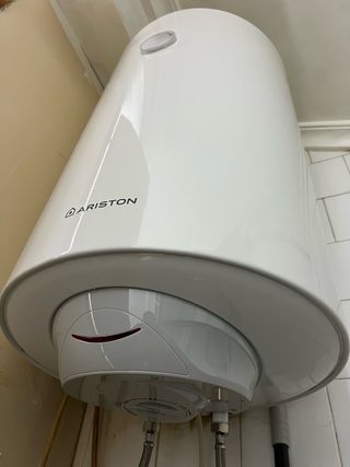 Calentador Ariston Blanco