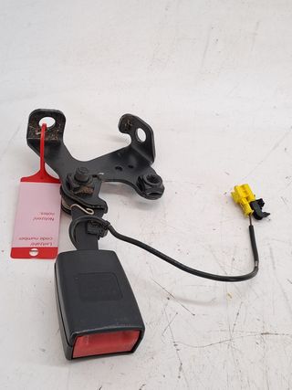 ENGANCHE CINTURON MERCEDES-BENZ CLASE B (W245)