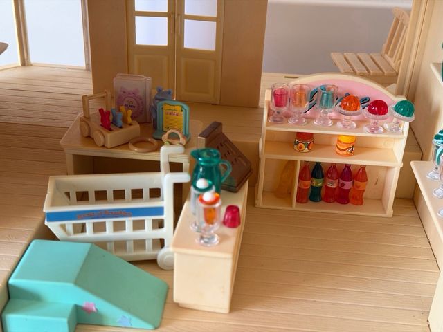 Sylvanian Families Applewood Department Store