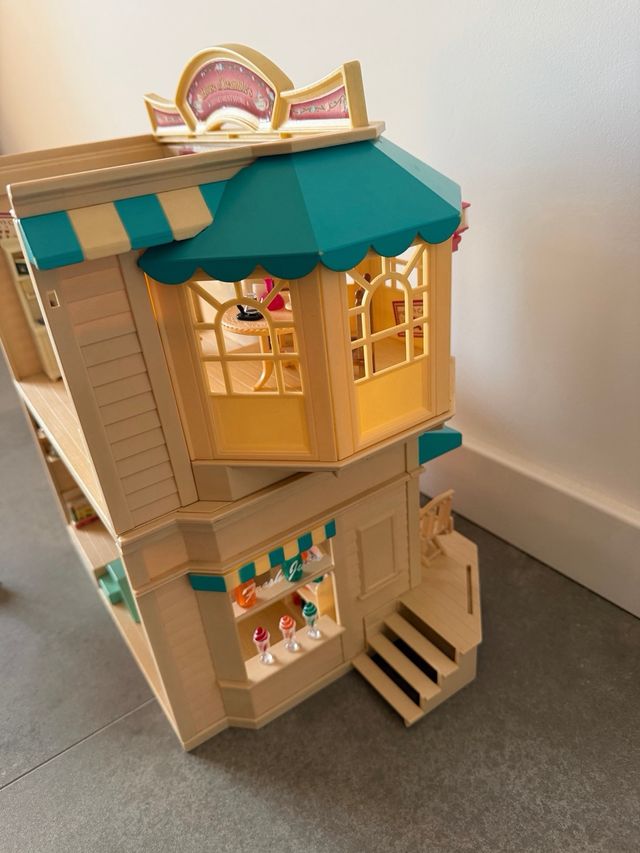 Sylvanian Families Applewood Department Store