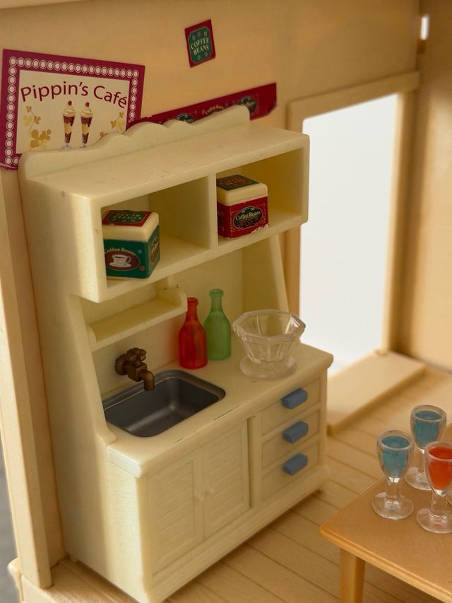 Sylvanian Families Applewood Department Store