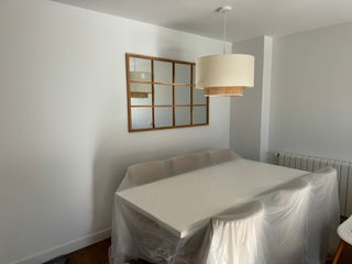 Mesa de comedor moderna blanca