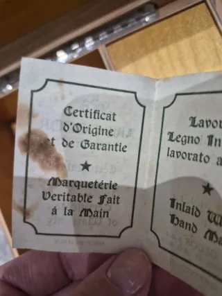 Caja de música italiana con incrustaciones