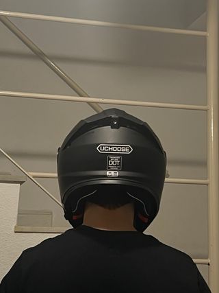 Casco de moto negro sin usar