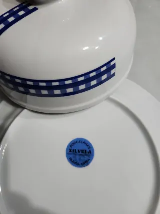 Quesera cerámica azul y blanca, sin estrenar.