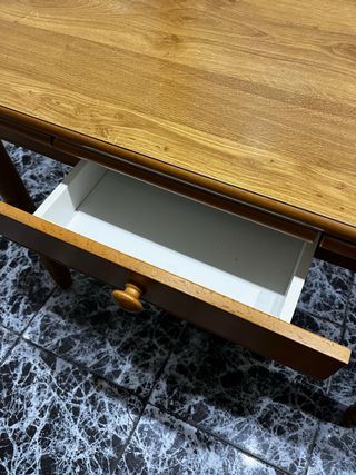 Mesa extensible y 3 taburetes