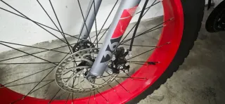 Bicicleta Moma Fat Bike Gris y Roja