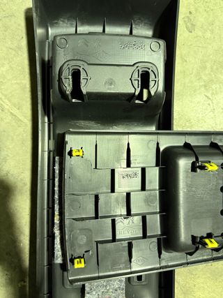 Plásticos consola central Citroen Berlingo K