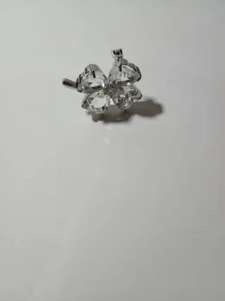 Broche trébol de cristal