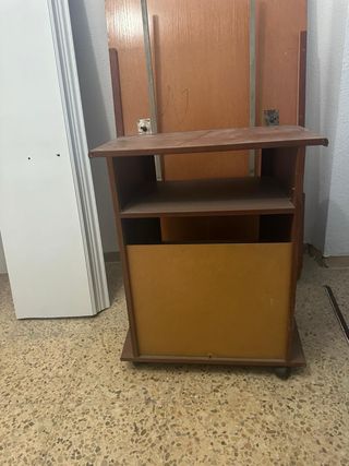 Mueble pequeño madera y cristal