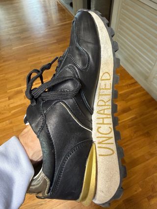 Zapatillas Voile Blanche Negras y Doradas