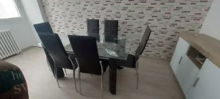 Mesa de cristal con 6 sillas de piel