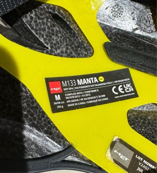 Casco Met Manta Mips Blanco Talla M