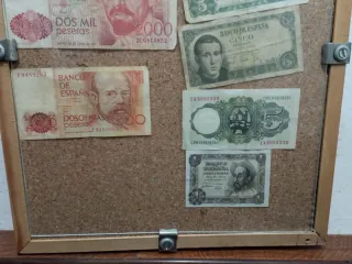 Billetes antiguos españoles de varias cantidades