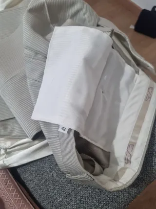 Traje de Novio Beige y Dorado