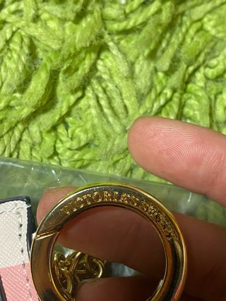 Cartera Victoria's Secret Rosa con Llavero