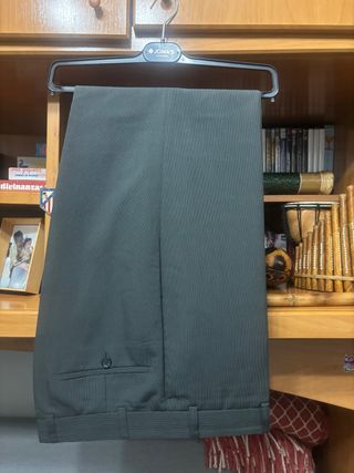 Pantalón de vestir gris mil rallas caballero