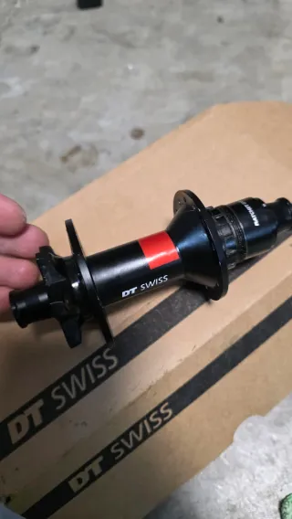 Cubo DT Swiss 240 de trás 148x12
