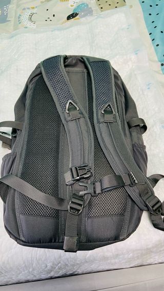 Mochila de montaña negra
