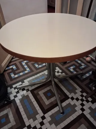 Mesa redonda patas metal