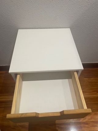 Mesita de noche madera