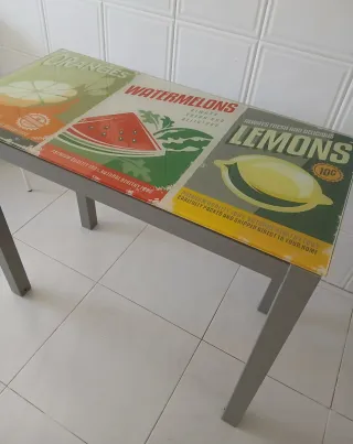 Mesa de cozinha extensível com tampo decorado