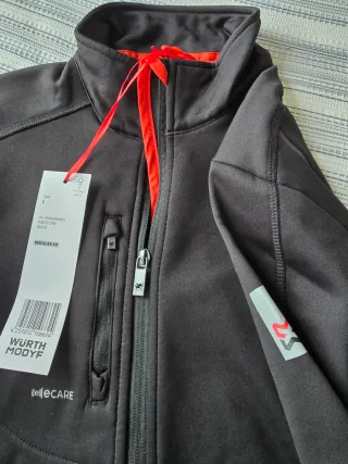 Chaqueta polar negra en tejido técnico elástico