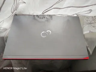 Fujitsu PC Portatile Intel i5 8GB RAM 120GB SSD