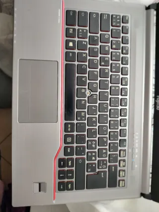 Fujitsu PC Portatile Intel i5 8GB RAM 120GB SSD