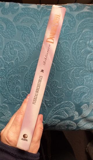Fuerzas Irresistibles DANIELLE STEEL
