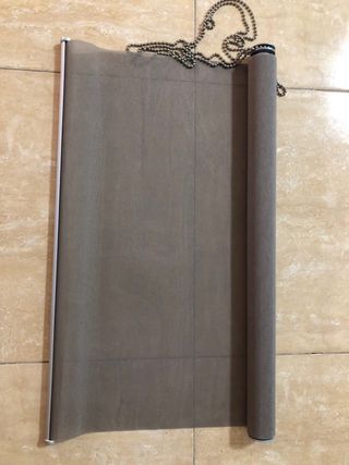 Estor enrollable marrón tela