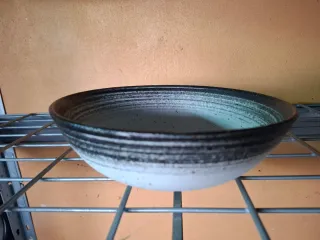 Bol de cerámica negro y gris