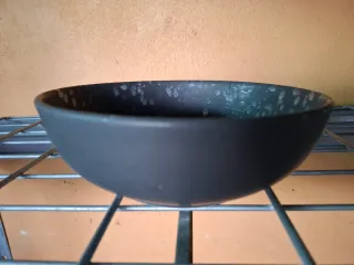 Bol de cerámica negro y gris