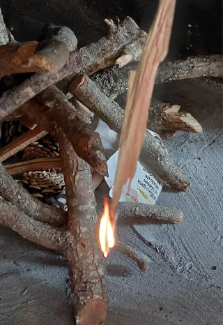 ASTILLAS RESINOSAS PARA ENCENDIDO RÁPIDO (TEAS)