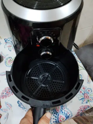 Freidora de aire negra