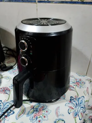 Freidora de aire negra
