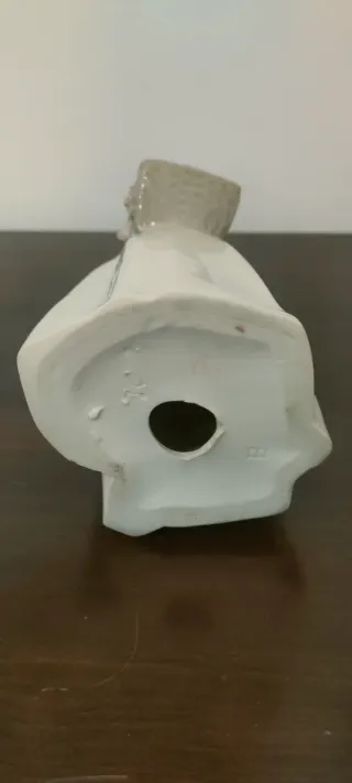 Figura de porcelana niña con cesta