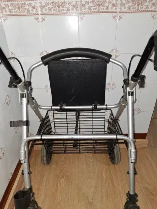 Andador para ancianos seminuevo