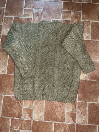 Jersey tejido a mano verde