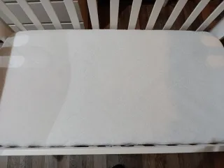 Cuna madera lacada blanco + colchón con protector