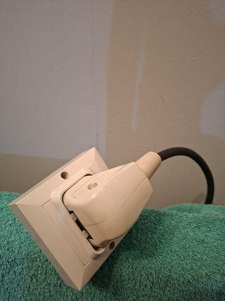 Placa vitrocerámica 2 fuegos con sus enchufes