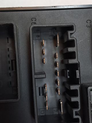 CAJA RELES / FUSIBLES VOLVO XC70