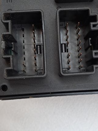 CAJA RELES / FUSIBLES VOLVO XC70