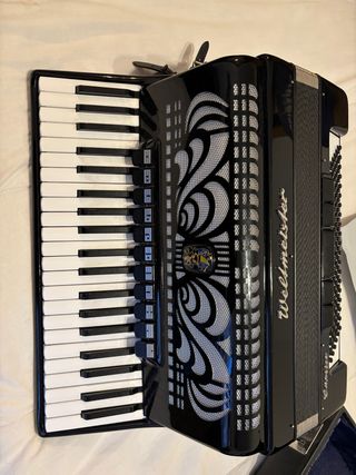 Acordeón Weltmeister Caprice con maletín
