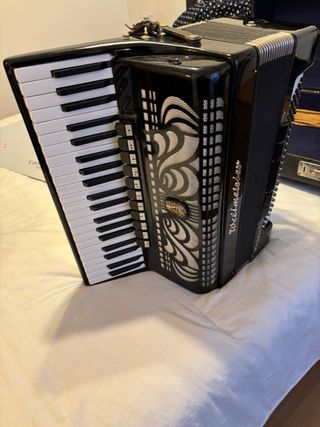 Acordeón Weltmeister Caprice con maletín