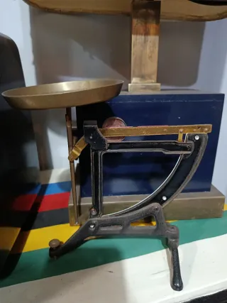 Antiguo pesacartas de precisión