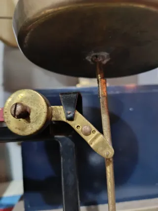 Antiguo pesacartas de precisión