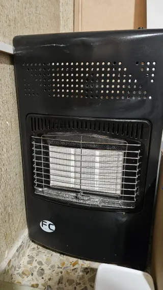 Estufa de butano negra