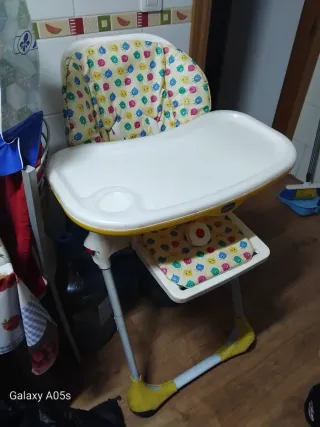 Trona de bebé con funda y bandeja