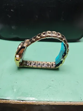 Reloj Cal/Sem Dorado Mujer